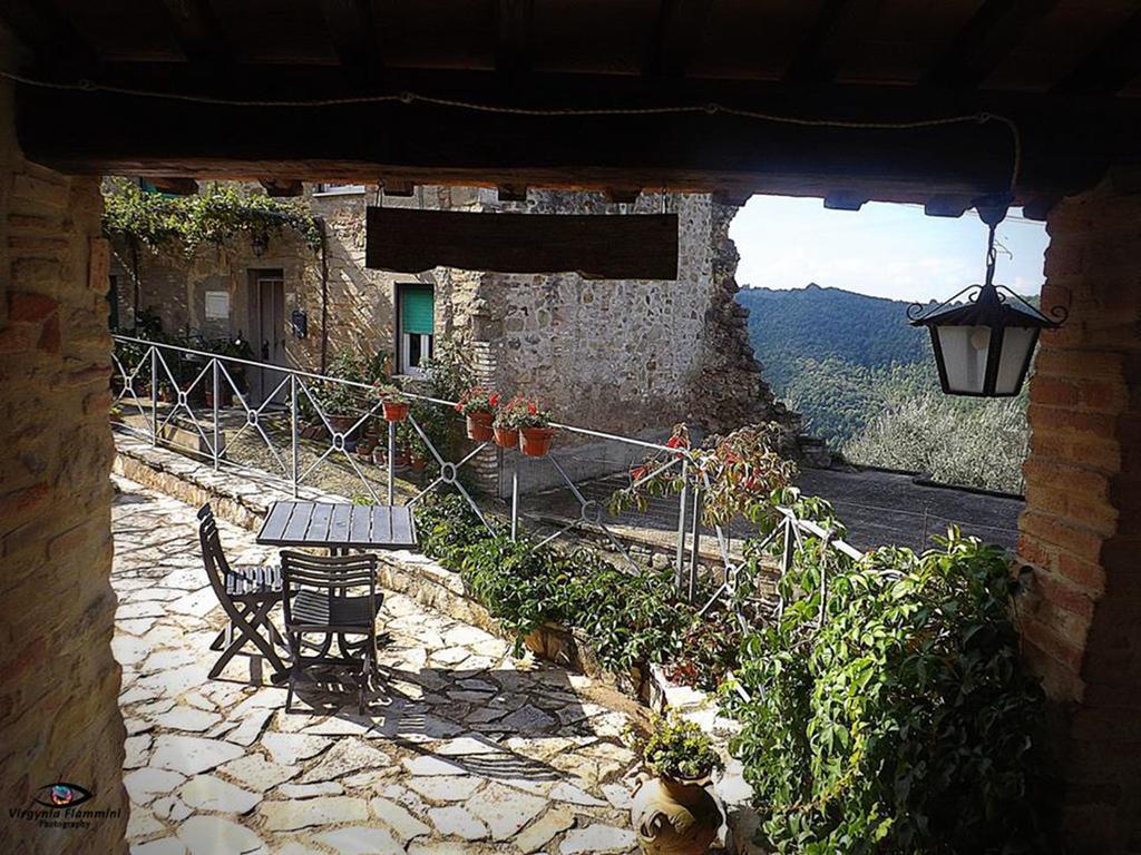 Castello Di Cisterna Aparthotel Gaglietole Exterior photo
