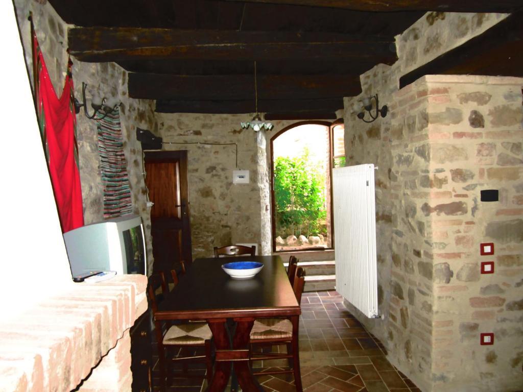 Castello Di Cisterna Aparthotel Gaglietole Exterior photo