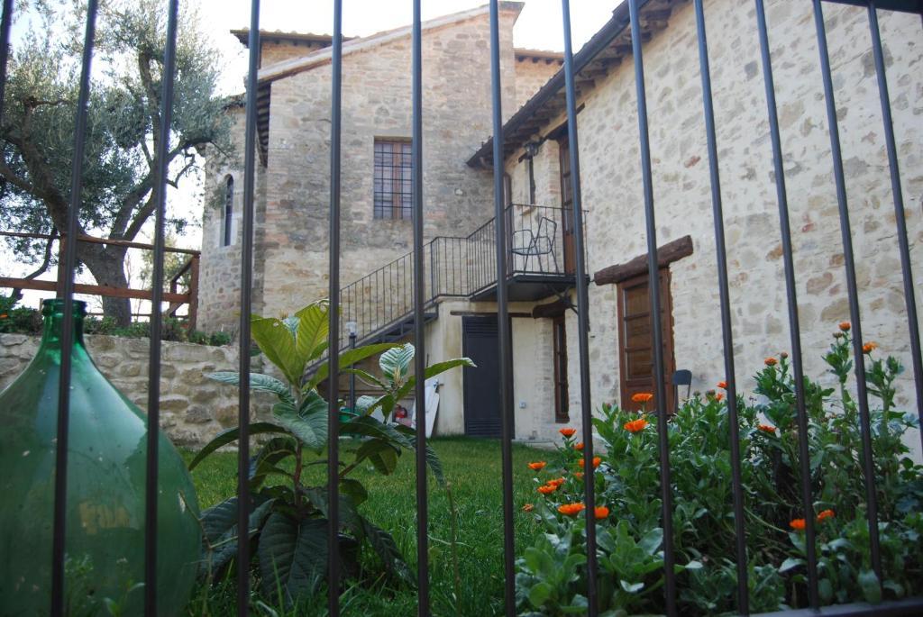 Castello Di Cisterna Aparthotel Gaglietole Exterior photo