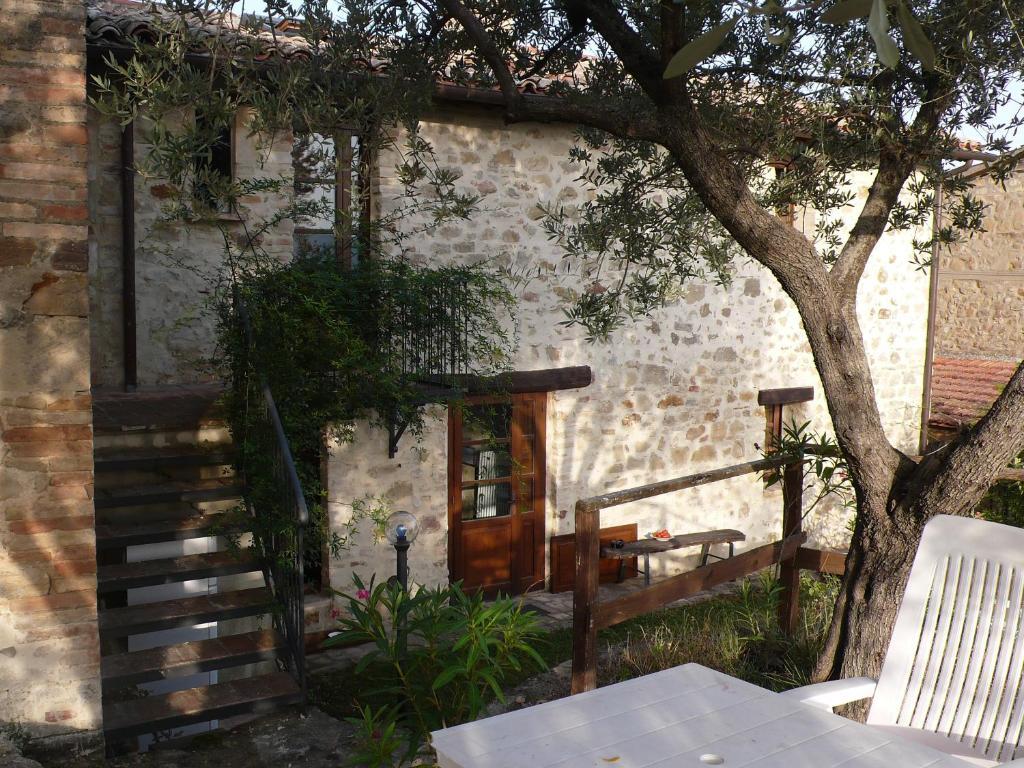Castello Di Cisterna Aparthotel Gaglietole Exterior photo