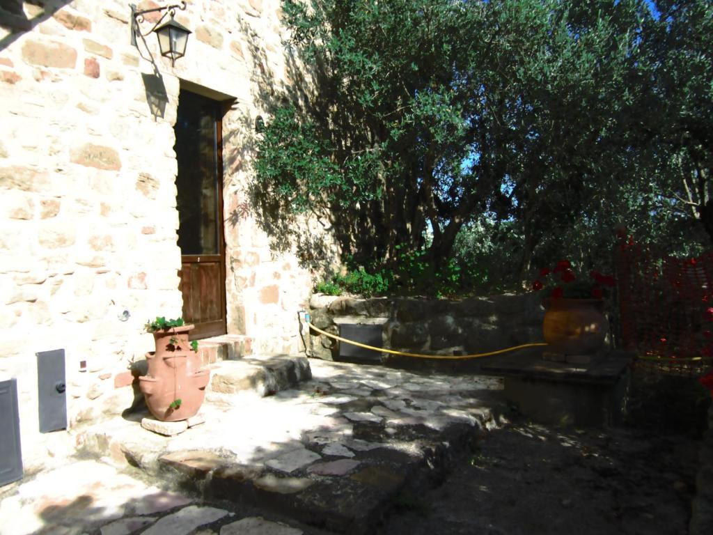 Castello Di Cisterna Aparthotel Gaglietole Exterior photo