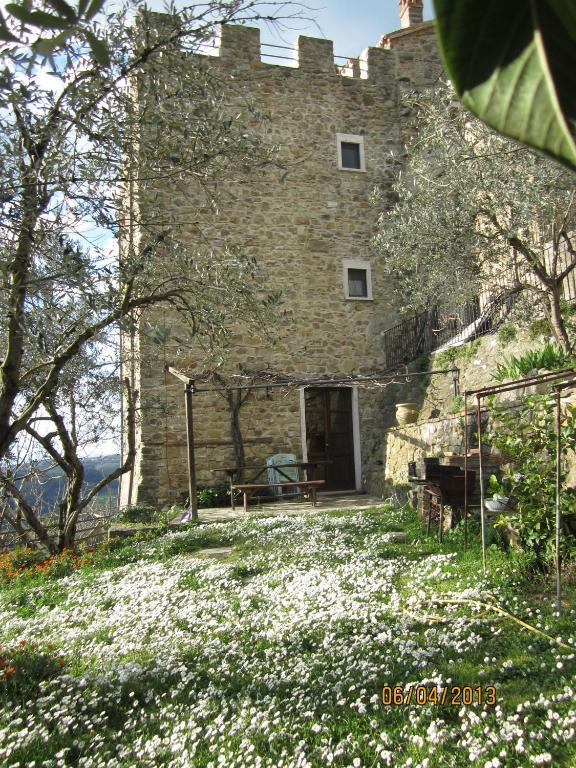 Castello Di Cisterna Aparthotel Gaglietole Exterior photo
