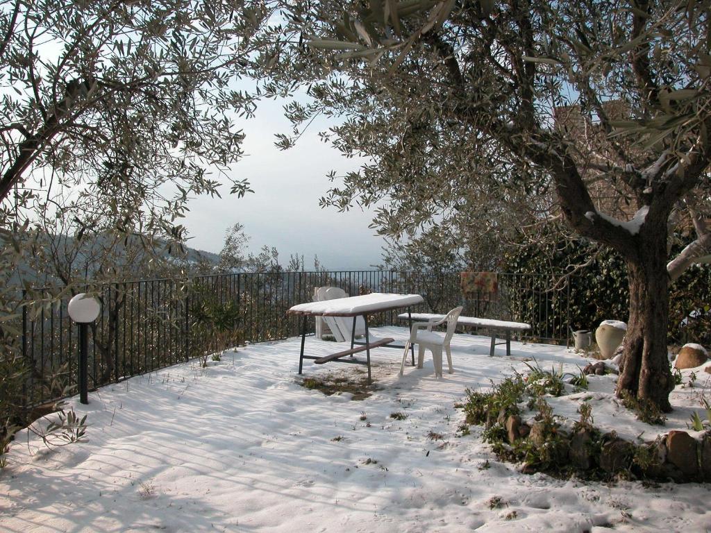 Castello Di Cisterna Aparthotel Gaglietole Exterior photo