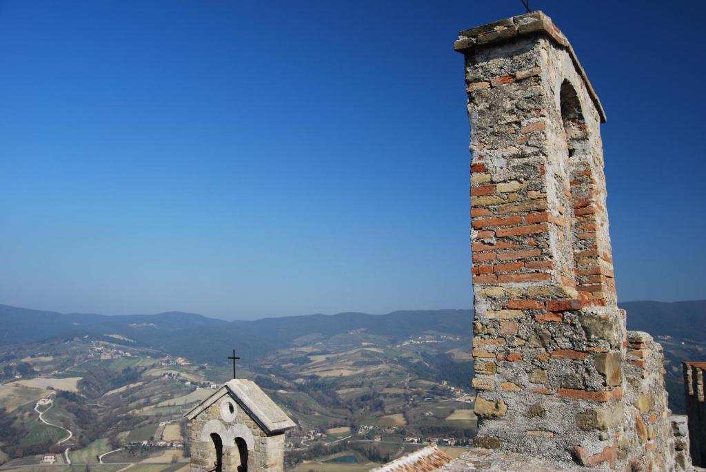 Castello Di Cisterna Aparthotel Gaglietole Exterior photo