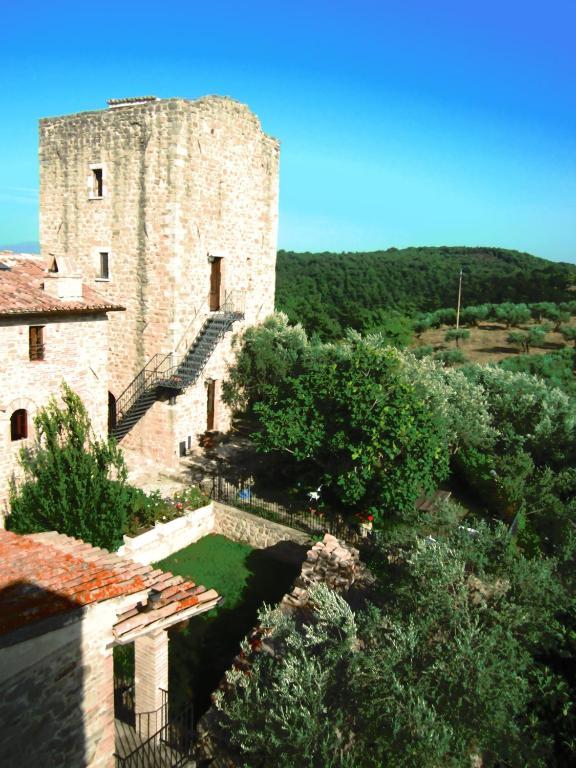 Castello Di Cisterna Aparthotel Gaglietole Exterior photo