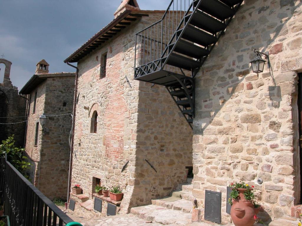 Castello Di Cisterna Aparthotel Gaglietole Exterior photo