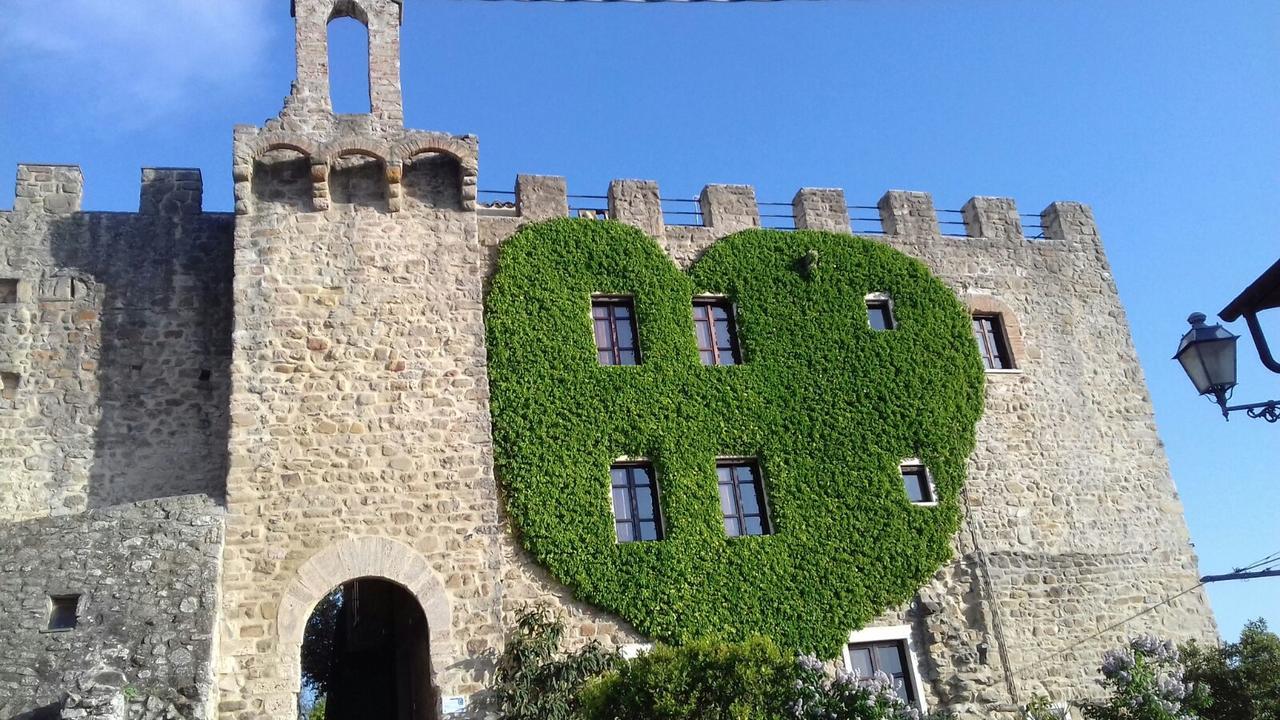 Castello Di Cisterna Aparthotel Gaglietole Exterior photo