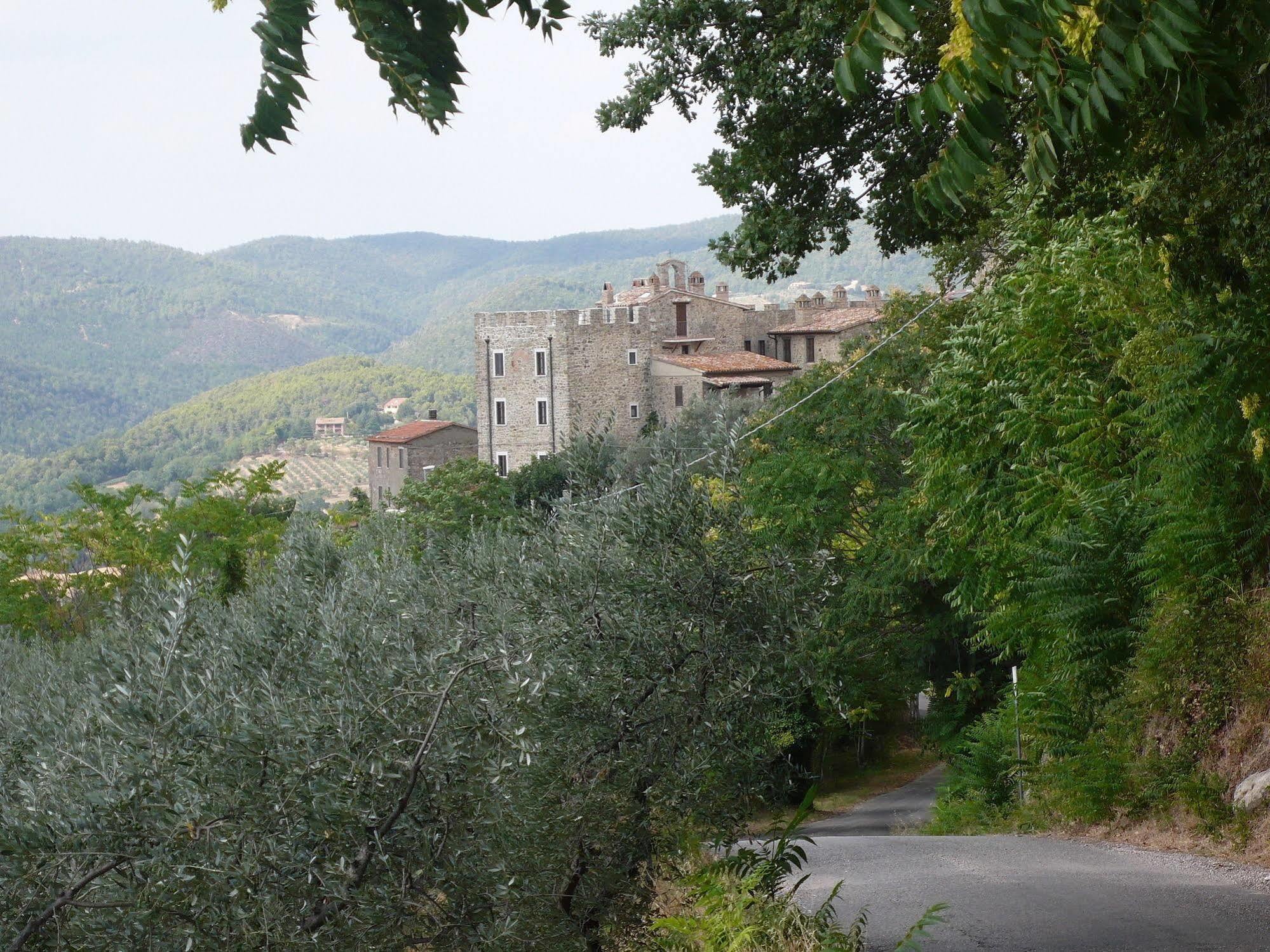Castello Di Cisterna Aparthotel Gaglietole Exterior photo