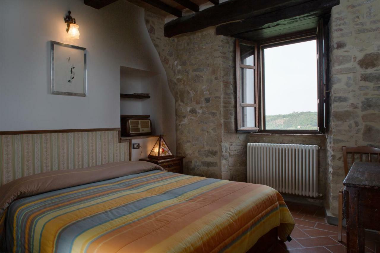 Castello Di Cisterna Aparthotel Gaglietole Exterior photo
