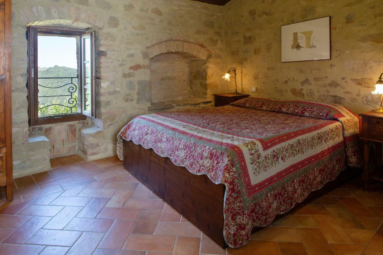 Castello Di Cisterna Aparthotel Gaglietole Exterior photo
