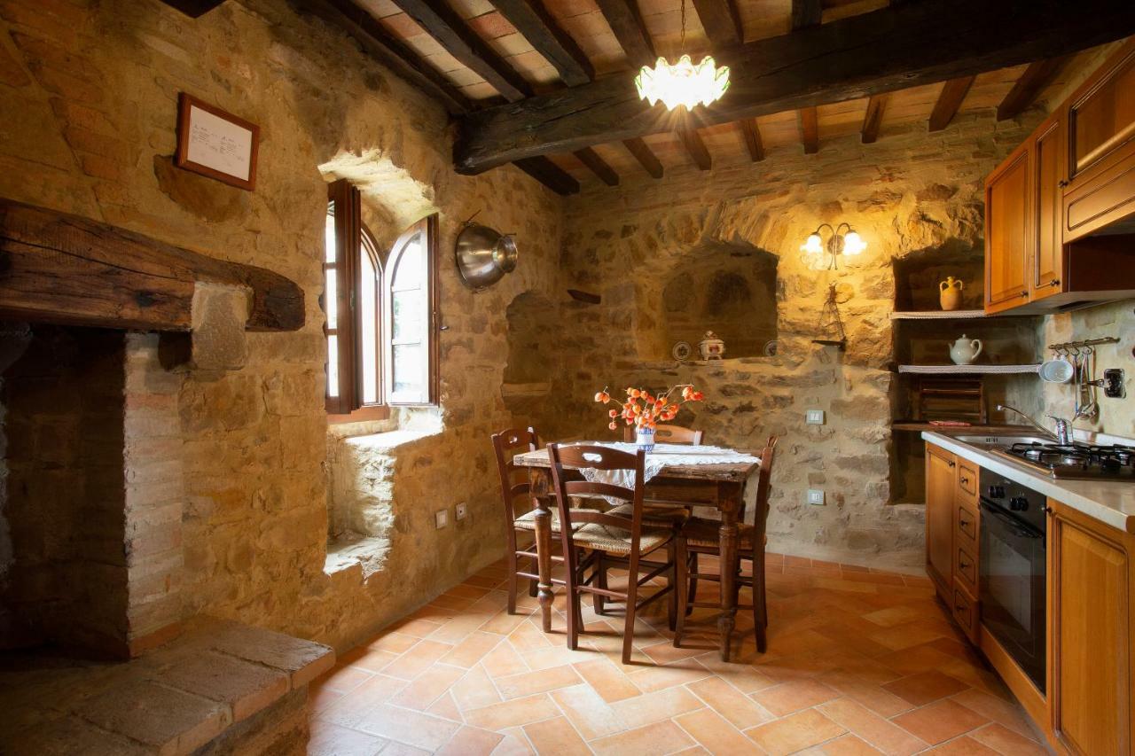 Castello Di Cisterna Aparthotel Gaglietole Exterior photo